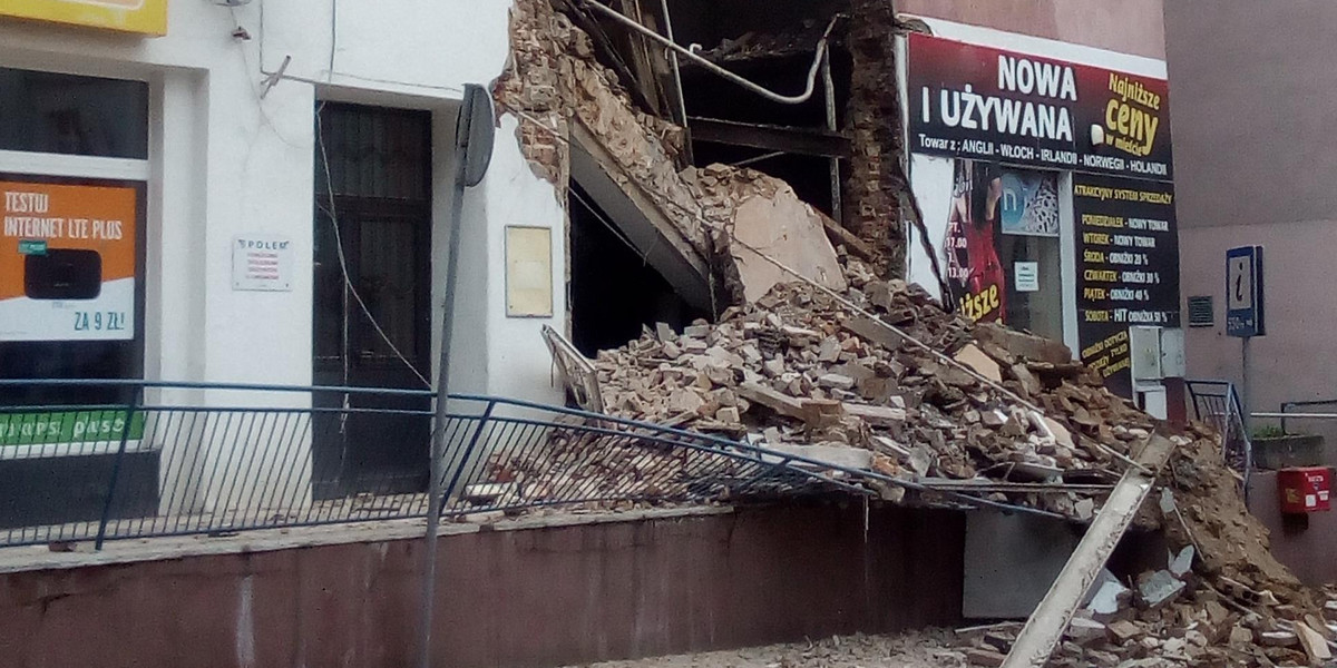 Zawalił się fragment kamienicy przy ul. Mickiewicza w Chrzanowie