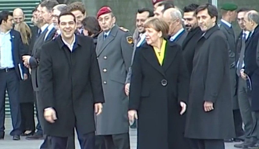 Džordž Čoularakis, na slici desno od Angele Merkel