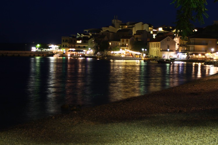 Urokliwe zakątki miasteczka Igranie leżącego na Wybrzeżu Makarskim na Chorwacji.