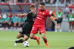 Ekstraklasa. Pięć goli w Łodzi. Fatalny błąd Gikiewicza, czwarta porażka Radomiaka