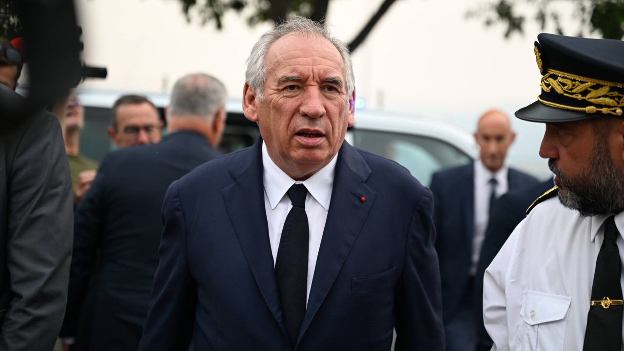 Francuski rząd walczy o przetrwanie. Ważą się losy kluczowej ustawy