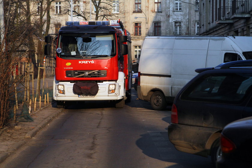 straż pożarna ma problem z przejazdem wąskimi ulicami