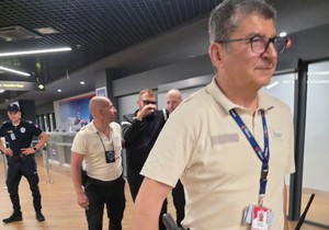 Sloba napušta aerodrom