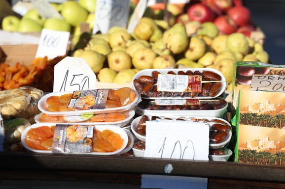 Nikad jeftinija roba, a nikad praznija pijaca! Prodavci u Srbiji očajni: "Ovo nije pretpraznična atmosfera, izgleda da se okreću marketima!" (VIDEO)