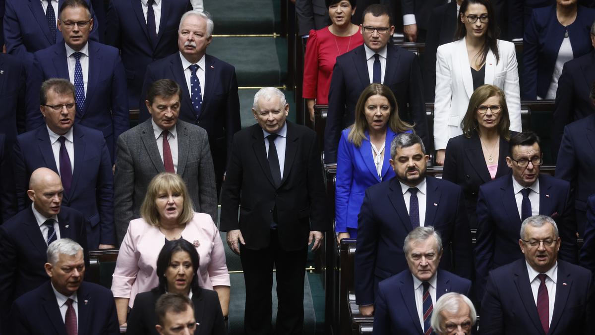 Jarosław Kaczyński spóźnił się na rozpoczęcie obrad, ale tym razem Sejm nie czekał, jak to było w poprzednich kadencjach