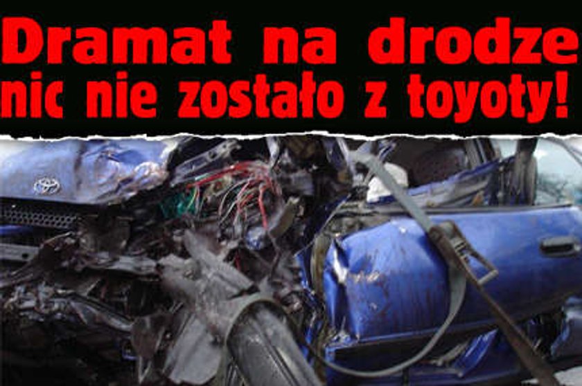 Dramat na drodze. Nic nie zostało z toyoty!