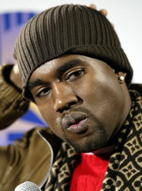 Ze względu na inteligenckie pochodzenie Kanye Westa wiele wytwórni nie chciało jego rapu, gdyż nie był typowym "raperem z ulicy" i nie ubierał się jak stereotypowy, buntowniczy hiphopowiec (fot. AFP).