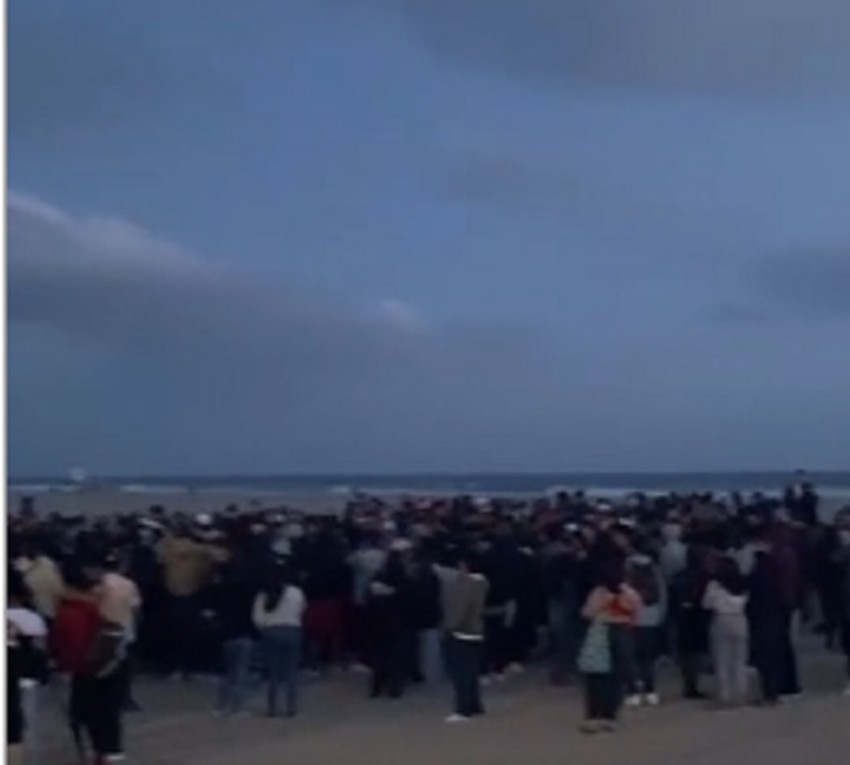 Adrijanova kikbek žurka - gomila na plaži