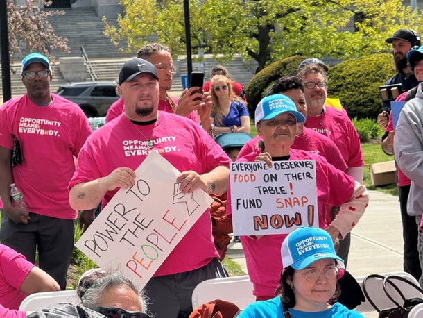 Kwiecień 2026 r., Hartford w stanie Connecticut. Protest w sprawie zwiększenia dostępu do finansowanych przez państwo bonów żywnościowych (SNAP)