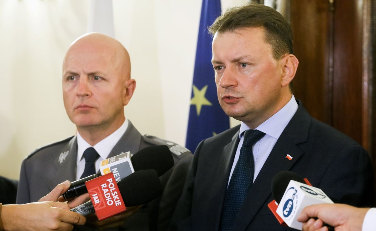 Komendant główny policji Jarosław Szymczyk i szef MSWiA Mariusz Błaszczak