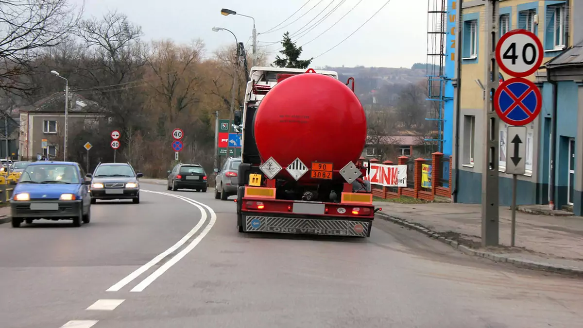 Pytania na prawo jazdy – zakaz zatrzymywania się 