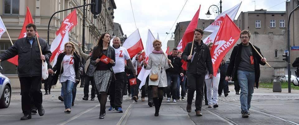 Partia Zmiana podczas pochodu pierwszomajowego