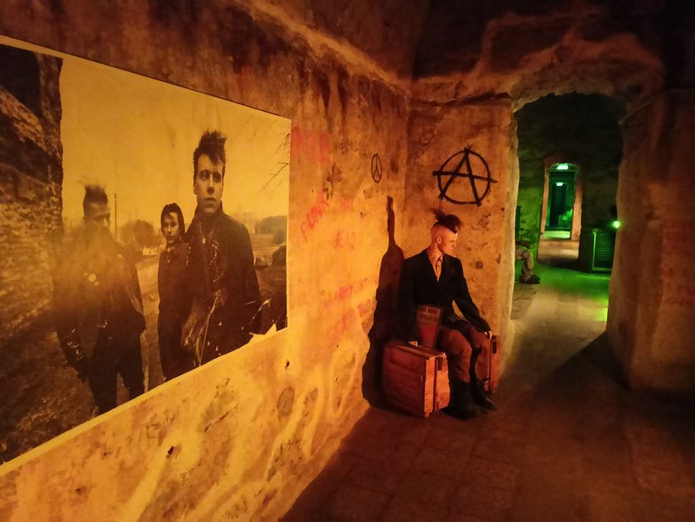 Ten fragment tuneli został poświęcony ludziom bezdomnym.