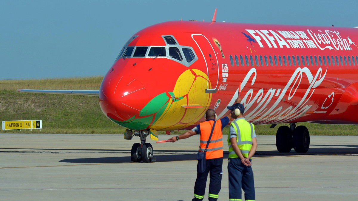 Włoska policja rozbiła na rzymskim lotnisku Fiumicino "gang musztardowy", który okradał pasażerów z bagaży, portfeli i telefonów, wcześniej brudząc im ubrania. Złodzieje pomagali w starciu musztardy i jednocześnie zabierali podróżnym torby i rzeczy osobiste.