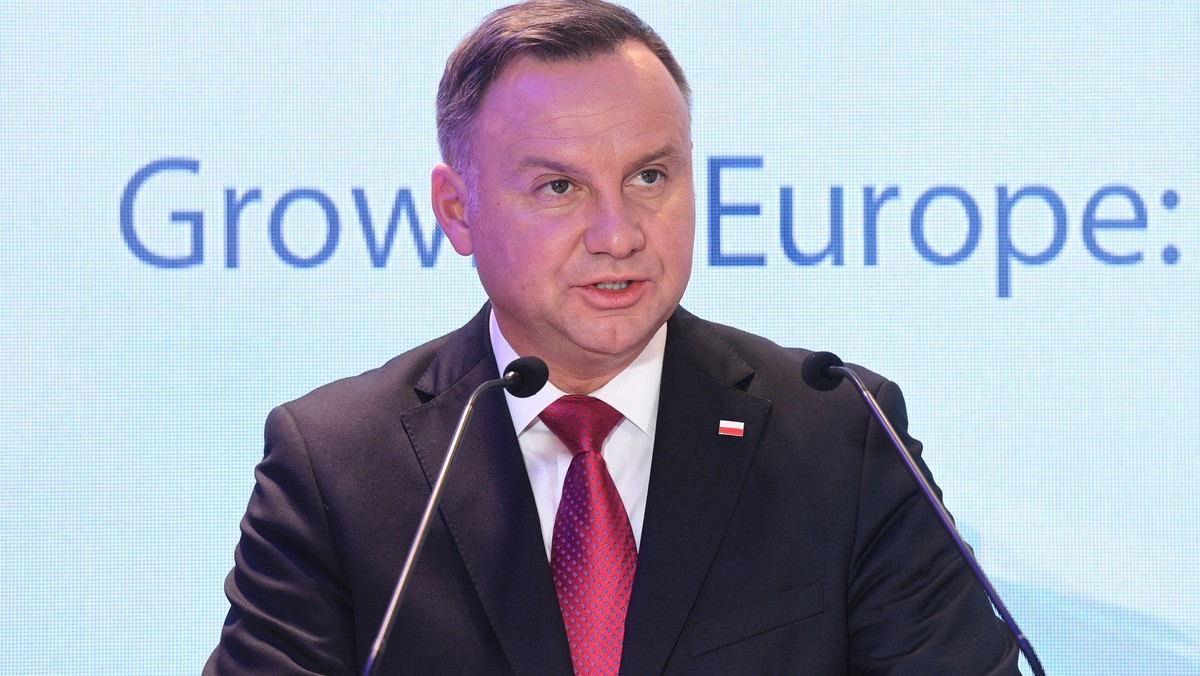 Prezydent Andrzej Duda wezwał w liście otwartym z okazji obchodów 75. rocznicy wyzwolenia niemieckiego nazistowskiego obozu koncentracyjnego Auschwitz–Birkenau, by pamięć o Zagładzie nigdy nie umarła. List opublikował m.in. francuski dziennik "Le Figaro". "Prawda o Holokauście nie może umrzeć. Nie wolno jej zniekształcać i instrumentalizować dla jakichkolwiek motywów" - podkreśla Duda.