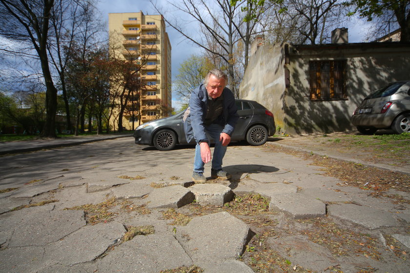 Ulica Popowskiego czeka na remont już kilkadziesiąt lat