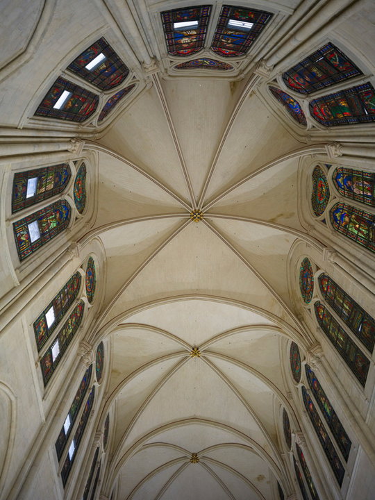 Na dach katedry Notre-Dame wróciła sygnaturka. Otwarcie świątyni już w grudniu tego roku