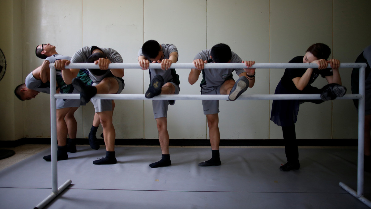 The Wider Image: Ballet classes for soldiers in South Korea