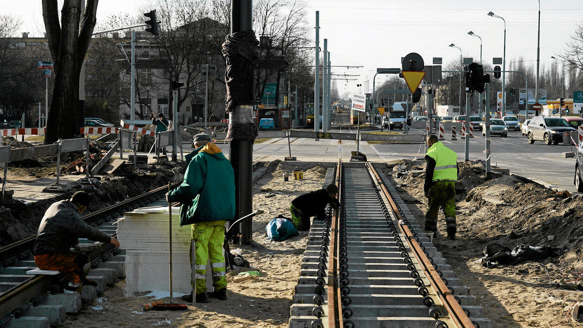 W poniedziałek rozpocznie się remont torów tramwajowych na ul. Targowej - między Dworcem Wileńskim a ul. Kijowską; normalny ruch ma tam zostać przywrócony 13 czerwca. Trwać będzie też remont torów na ul. Nowowiejskiej - między al. Niepodległości a Pl. Zbawiciela.