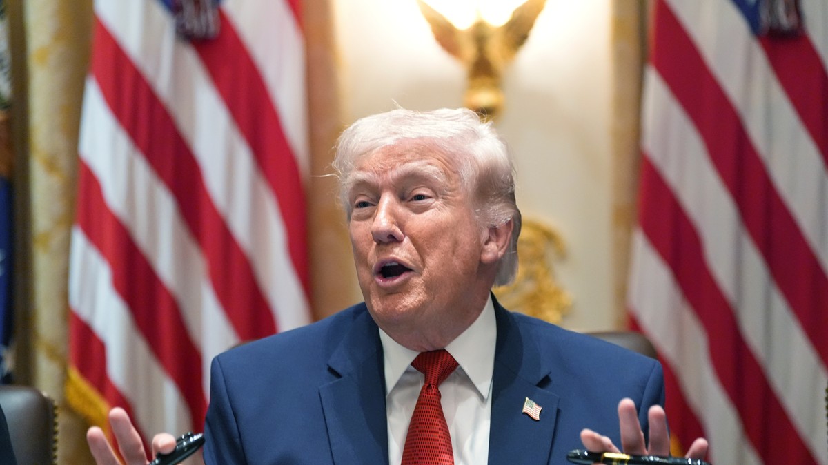 Donald Tramp na sastanku kabineta u Beloj kući