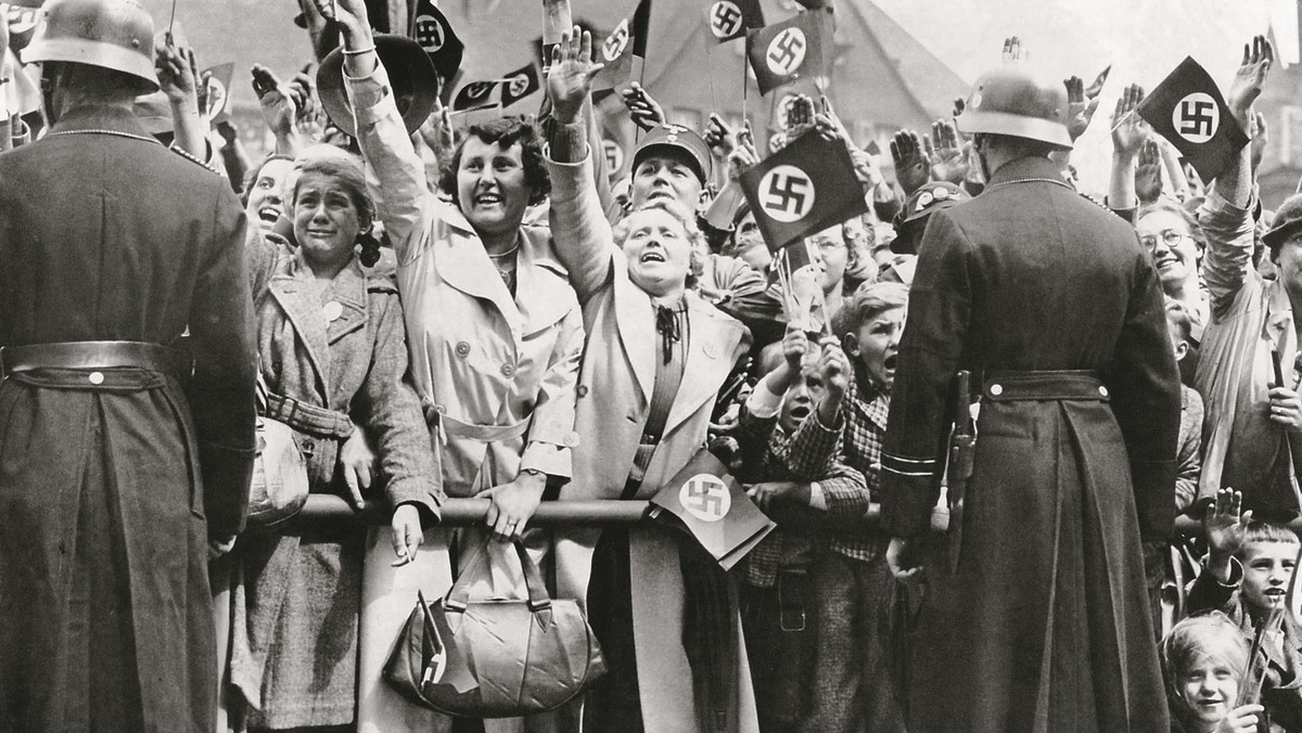 NSDAP Parteitag 1938 - Menschenmenge bejubelt Hitler bei seiner Ankunft in Nrnberg