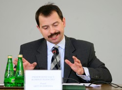 "Słuchacze Tuska grillują, patrioci  - gwiżdżą"