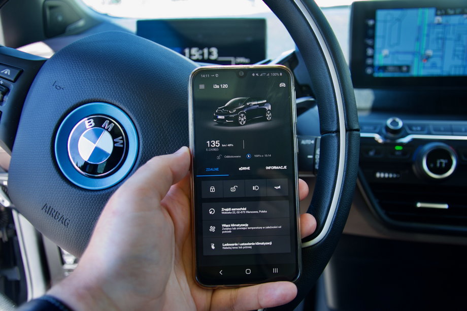 BMW i3s. Ekrany dotykowe i współpraca ze smartfonami to coraz ważniejszy element samochodów