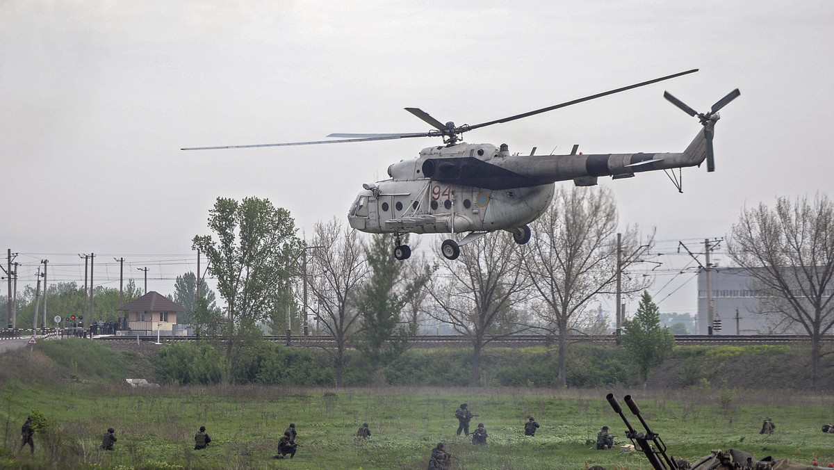 Czterech żołnierzy armii Ukrainy zginęło w katastrofie śmigłowca wojskowego Mi-8, który rozbił się w obwodzie rówieńskim na zachodzie kraju - informuje dowództwo ukraińskich sił lądowych.