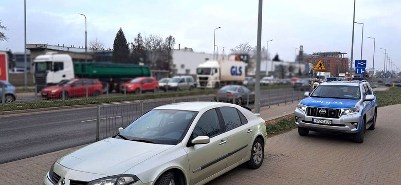 Wydmuchał niemal trzy promile, więc myślał, że pięć "stówek" załatwi sprawę