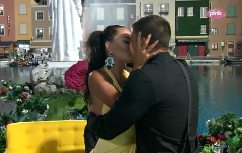 David se ljubi sa Anom Korać