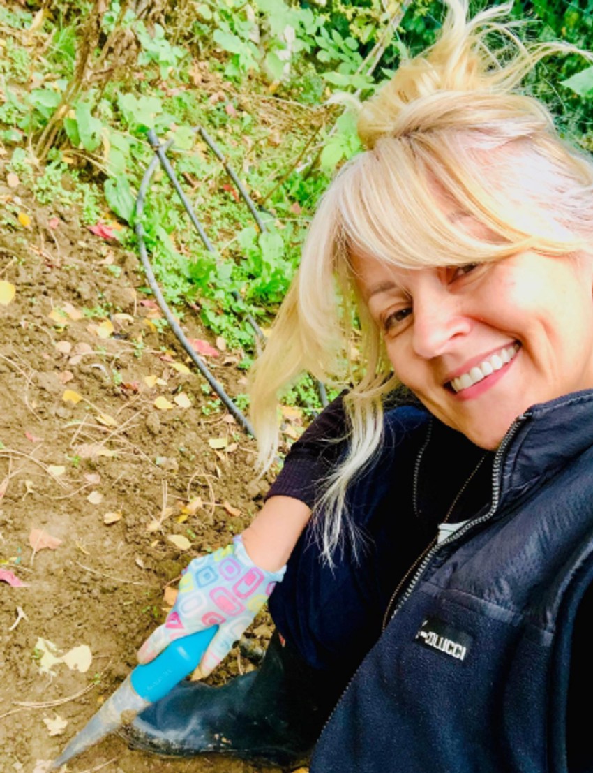 Slavica Rokvić u bašti