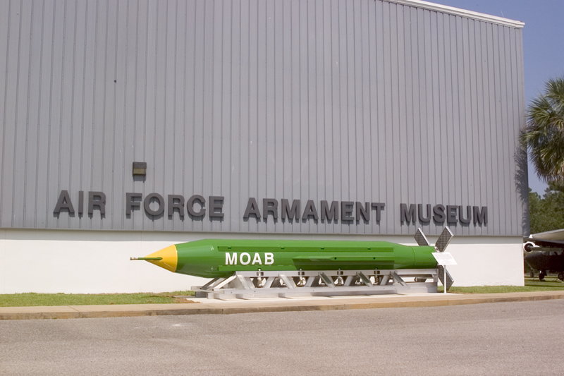 Pierwszy bojowy egzemplarz bomby MOAB po powrocie do Stanów Zjednoczonych został rozbrojony i w 2004 roku przekazany do Muzeum Uzbrojenia Sił Powietrznych w Eglin AFB na Florydzie. W razie potrzeby może być jednak poddany ponownej elaboracji i przywrócony do arsenału USAF.