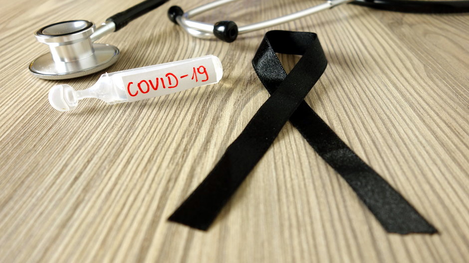 39-letni mężczyzna zmarł na COVID-19. Apel jego żony - zdj. ilustracyjne