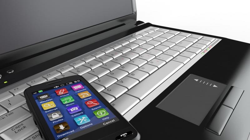 <b>Dbaj o bezpieczeństwo komputera</b>
<br></br>
Aktualizowany na bieżąco program antywirusowy to podstawa. Warto także zadbać o aktualizacje przeglądarki internetowej oraz systemu. Udostępniane przez producentów oprogramowania „łatki” często podyktowane są względami bezpieczeństwa (np. wykryciem luk lub nowych wirusów), co znaczy, że nie należy ich ignorować.