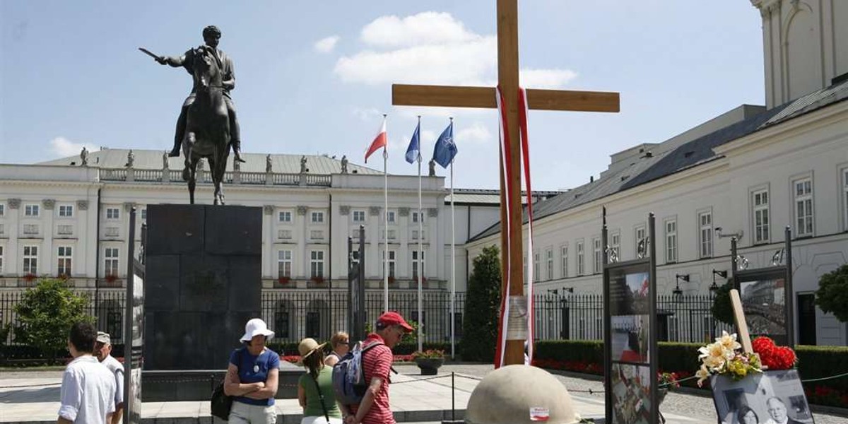 Krzyż sprzed Pałacu Prezydenta to sprawa Kościoła?