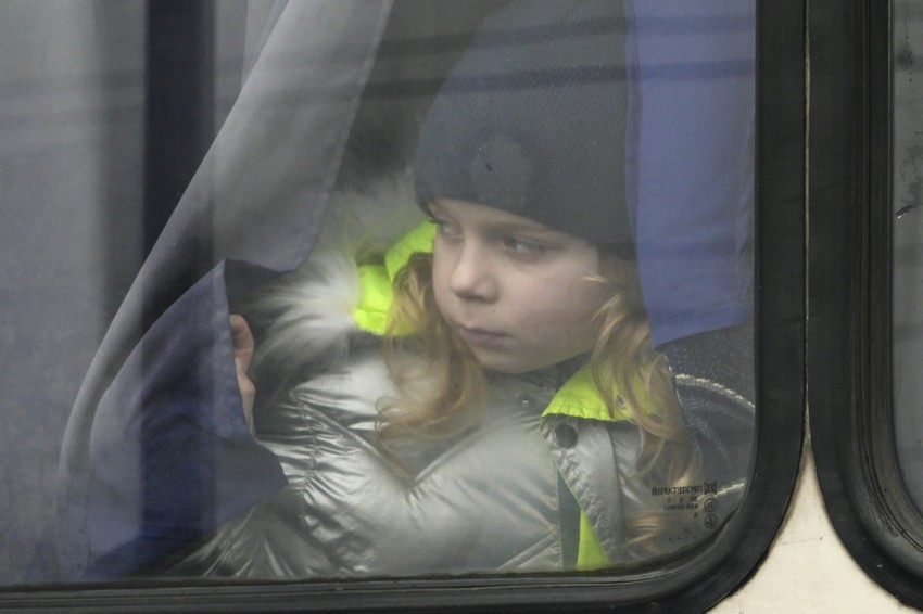 Ukrajinske izbeglice na stanici u Mukačevu na zapadu Ukrajine nakon evakuacije sa teritorije blizu fronta 29. januara