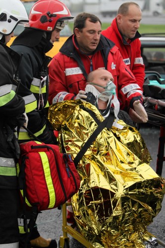 Pozorowany wypadek. Ćwiczenia służb ratownicznych na autostradzie A4