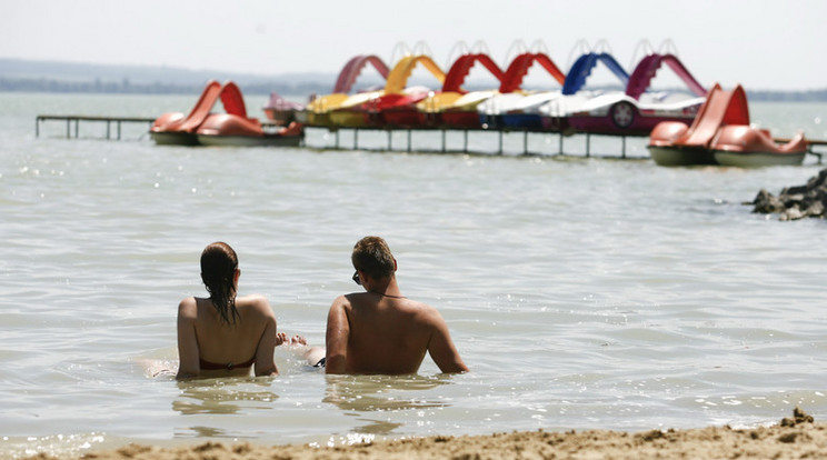 Vízibiciklit idén már nem biztos, hogy kapni, de a nyár garantált a Balatonon is / Fotó: MTI-Varga György