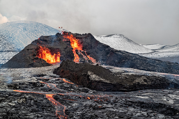 Erupcja wulkanu Fagradalsfjall. Zdjęcie archiwalne