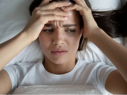 Brak snu = najgorsza wersja siebie. 5 sposobów na to, by zapewnić sobie lepszą jakość nocnego odpoczynku