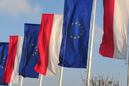 Flagi Polski i Unii Europejskiej flaga pl ue