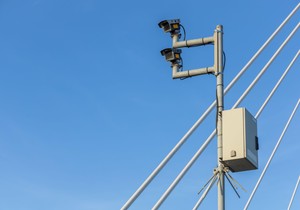 Nadzorna kamera na mostu - ilustracija