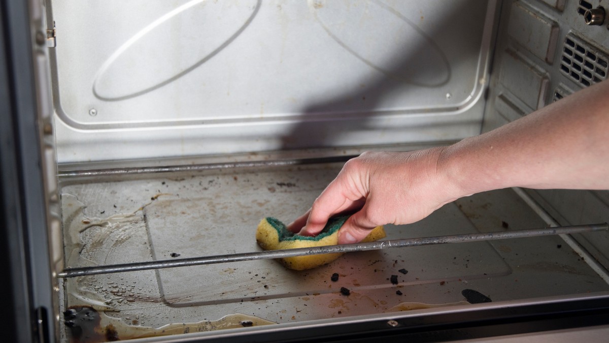 Niste očistili rernu godinu dana? Evo kako da uklonite masnoću i naslage