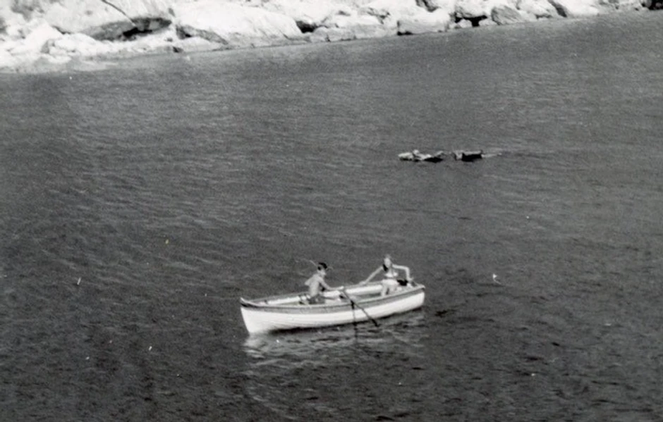 Kristofer vesla sa majkom na Hvaru 1962. godine