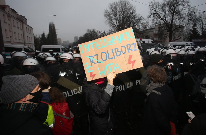 Protesty pod domem prezesa PiS. Kaczyński zrobił to