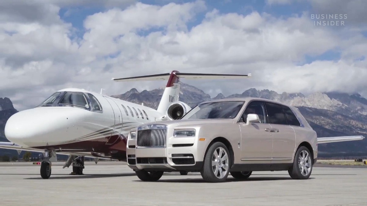 Kolor inspirowany sierścią psa i tysiąc diamentów w lakierze. Dlaczego Rolls-Royce jest taki drogi?