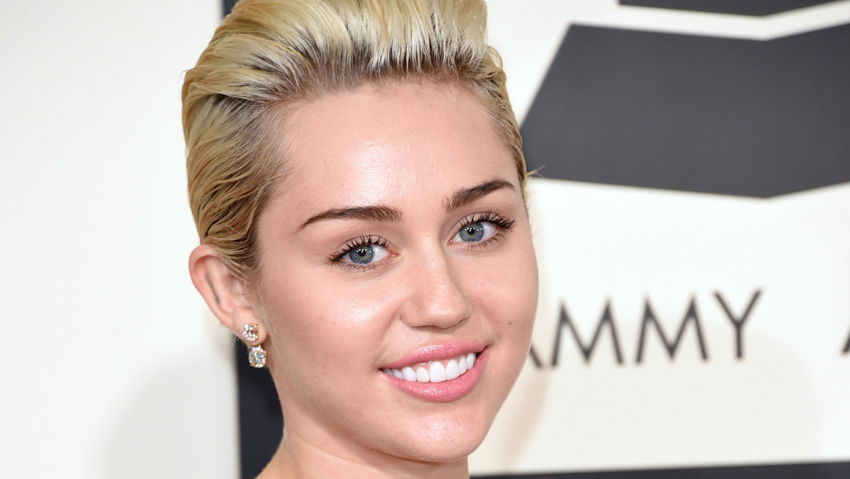 Miley Cyrus nakręciła film porno. Podczas tegorocznego New York Porn Film Festival wyświetlona zostanie wydłużona wersja kontrowersyjnego klipu Miley Cyrus. Wideo nosi tytuł "Tongue Tied".