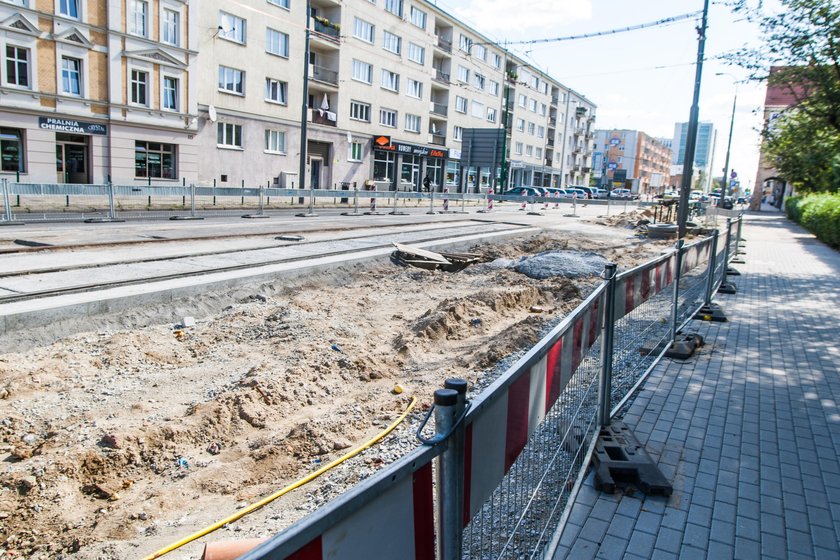 Trwa walka o możliwie najszybsze zakończenie przebudowy ulicy Dąbrowskiego.