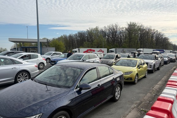 (FOTO, VIDEO) "SPREMITE ZALIHE VODE I HRANE!" Srbi satima zarobljeni na granici sa Hrvatskom, pogledajte ove slike, koloni se NE VIDI KRAJ