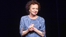 awantura przed spektaklem joanny szczepkowskiej. "przeproś prezydenta". protest przeciwko joannie szczepkowskiej